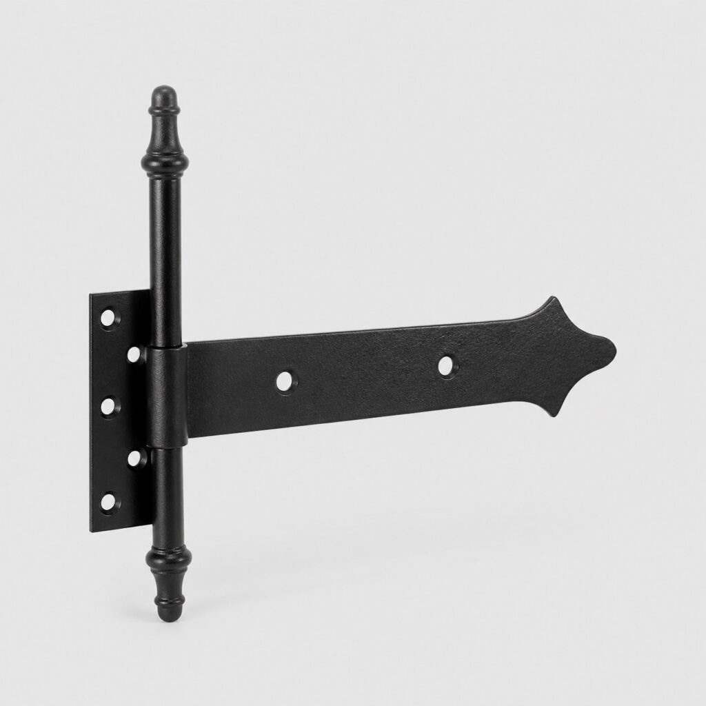 Gond en fer forgé à longue broche et penture pour volet sur fond gris clair