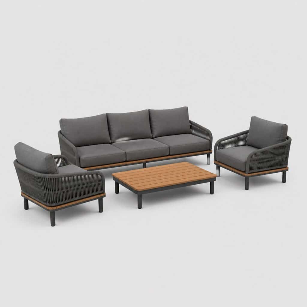Salon de jardin bas avec canape, fauteuils et table basse sur fond gris clair